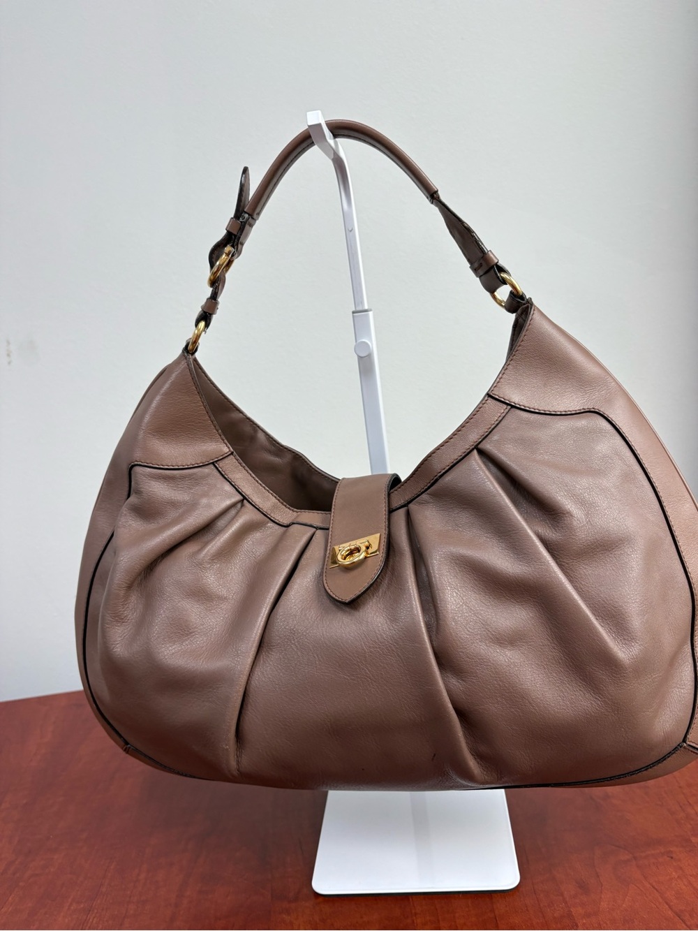 Salvatore Ferragamo Roxanne Hobo Classic Soft Hobo Shoulder Bag - Brown